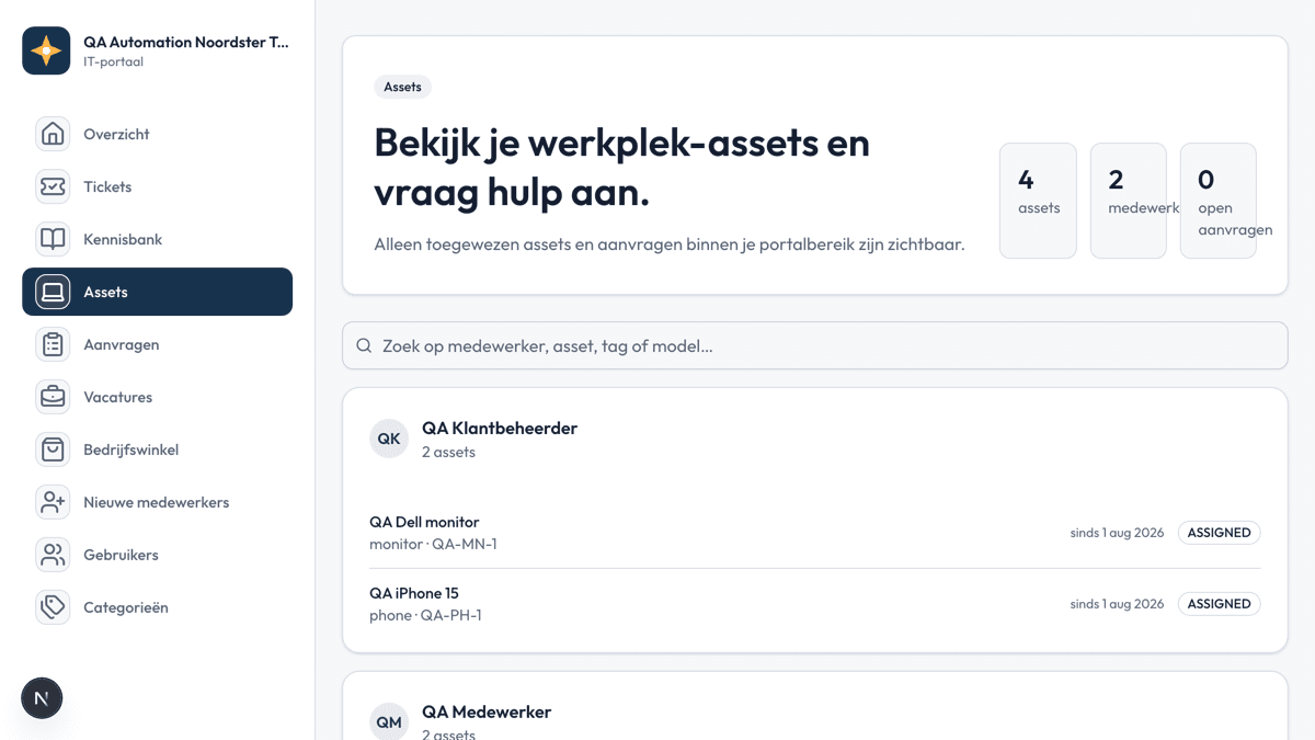 Het portaal-assetoverzicht met per medewerker een kaart met meerdere toegewezen bedrijfsmiddelen en een zoekveld