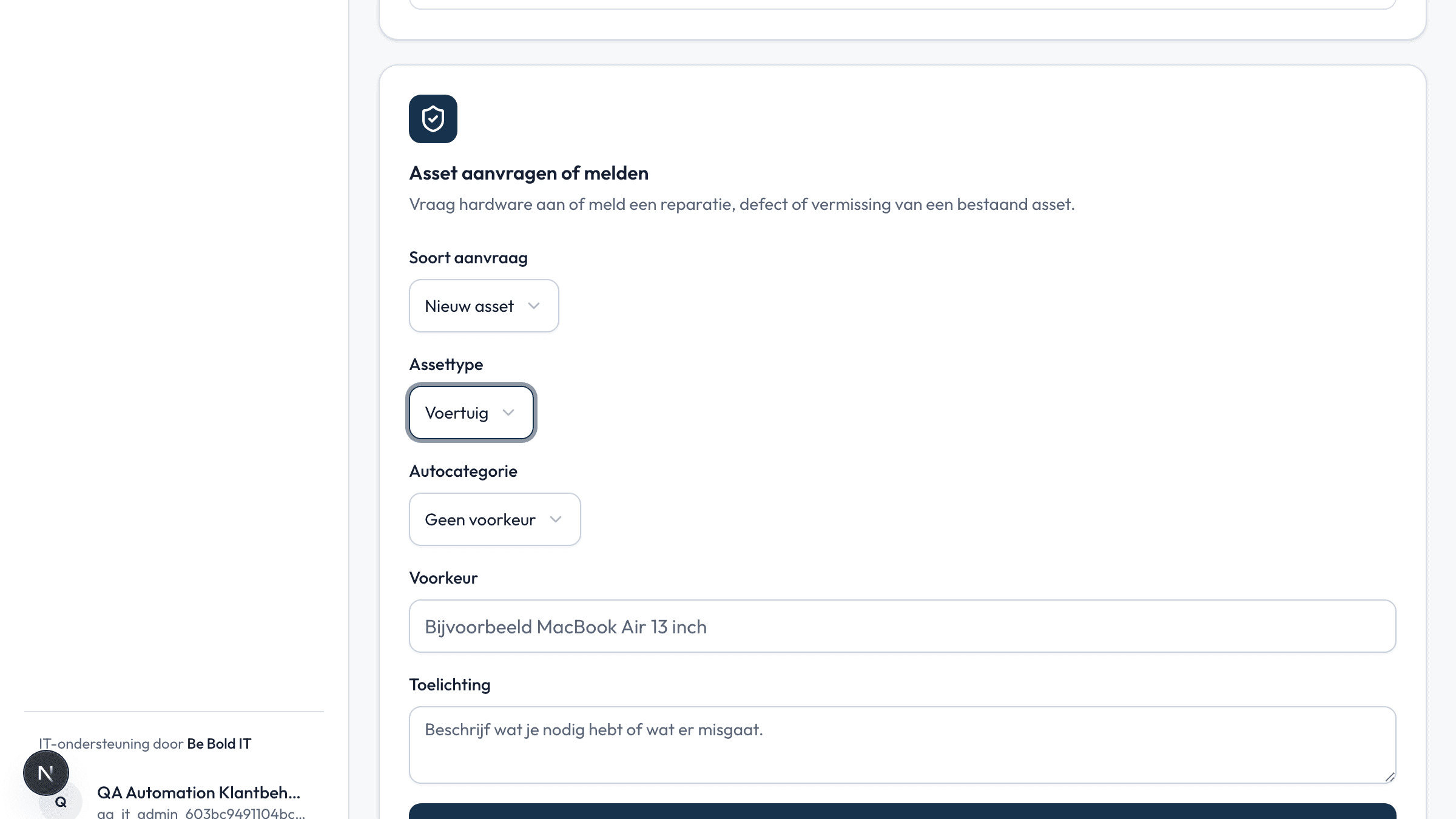 Het portaal-assetoverzicht met een bedrijfsauto met kenteken en het aanvraagformulier met autocategorie