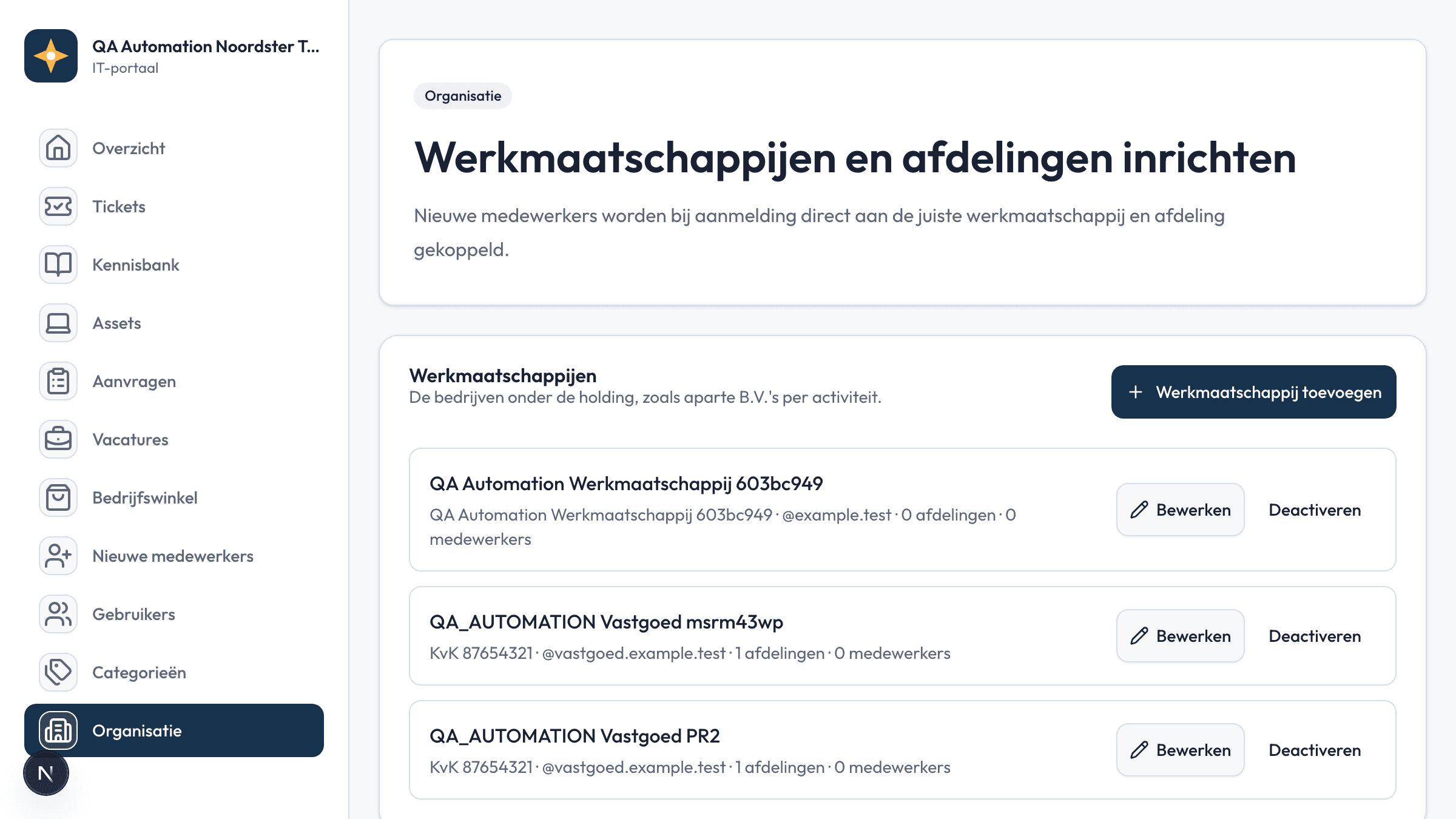 De organisatiepagina in het klantportaal met werkmaatschappijen en afdelingen, naast het aanmeldformulier met verplichte werkmaatschappijkeuze